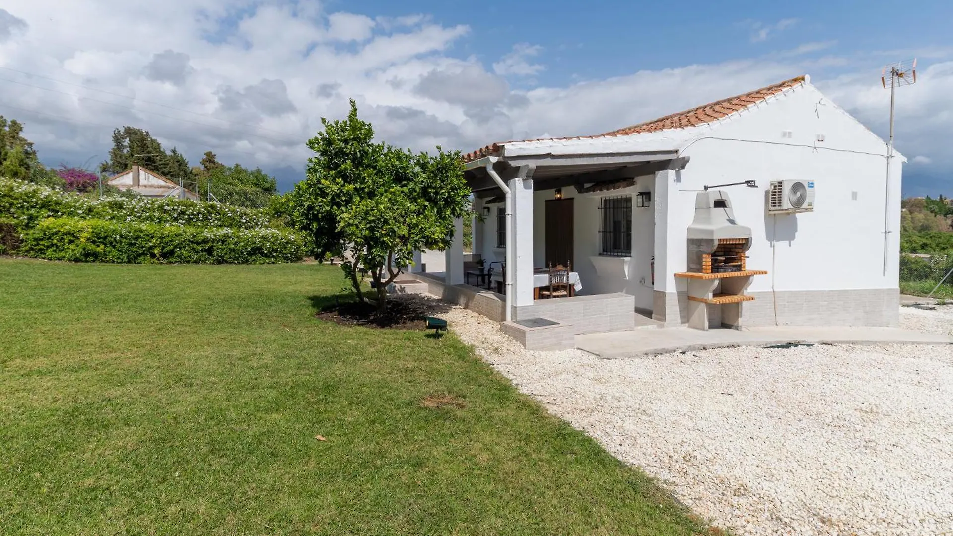 Casa De Los Aguacates Entre Marbella, Estepona Y Benahavis
